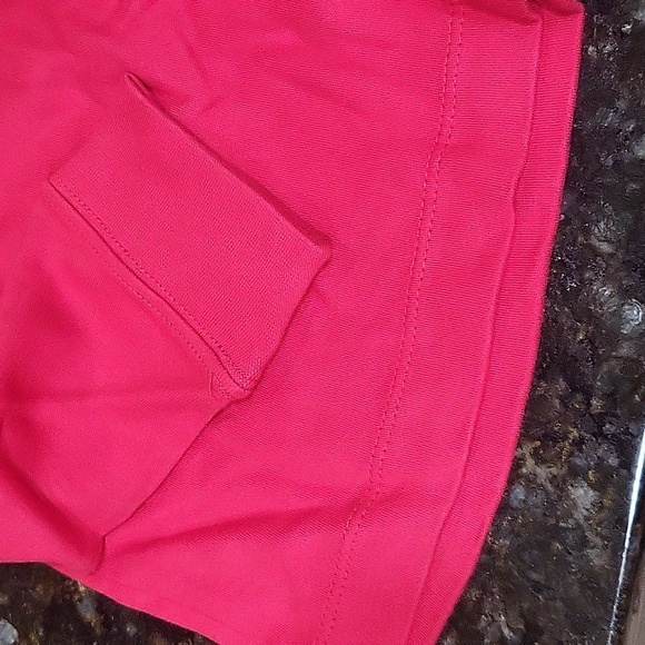 NWOT Red Caryolyn Taylor Turtleneck Size Medium - Picture 3 of 5